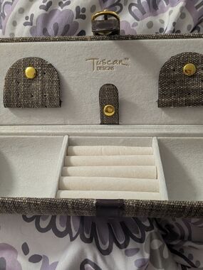 Tuscan Designs Cream and Brown Jewelry Organizer